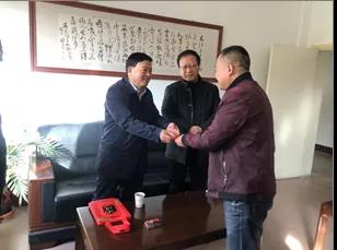 敦煌種業(yè)領導看望慰問公司老干部、老黨員及困難黨員職工