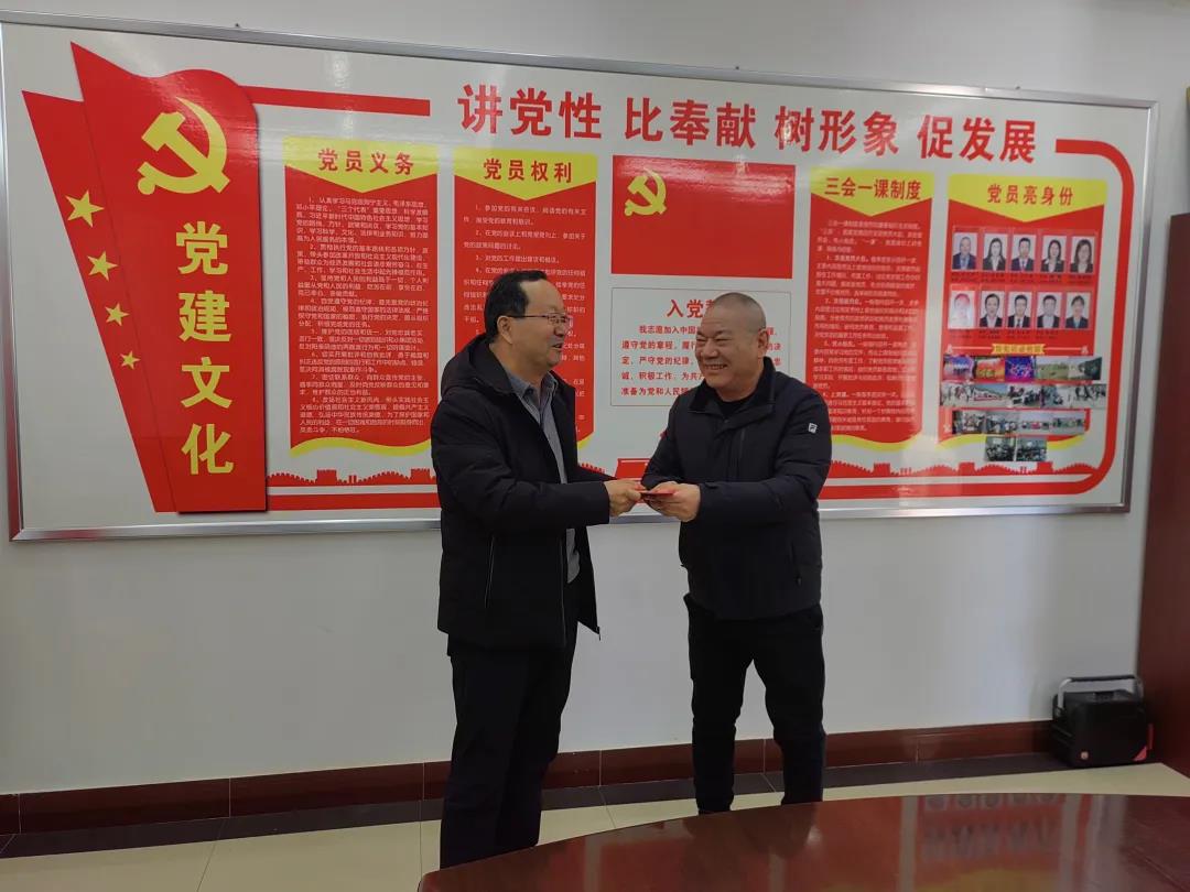 敦煌種業(yè)領導看望慰問公司老干部、老黨員及困難黨員職工